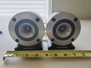 lot 7 image: Pair of Realistic Speakers