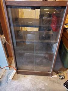 lot 5220 image: Gusdorf Entertainment Cabinet with Glass Doors