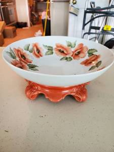 lot 5227 image: Orange Floral Bowl with Bottom Orange Base
