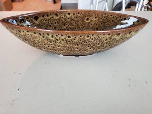 lot 5229 image: Elegant Ceramic Bowl