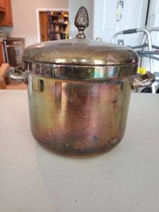 lot 5230 image: Silver Plated Ice Bucket. Made it Hong Kong