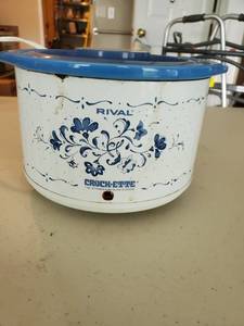 lot 5236 image: Rival Crock-Ette 1 QT Stoneware Slow Cooker.Tested and Working