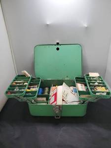 lot 6072 image: Teal Green Metal Sewing Box