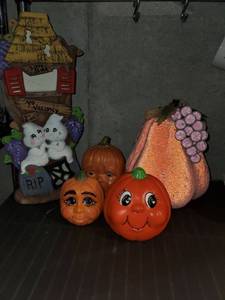 lot 6115 image: Lot of Ceramic and Plastic Halloween Decor