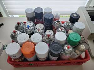 lot 6125 image: Lot of Spray Paint