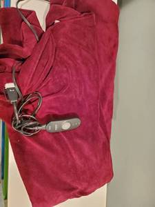 lot 6128 image: Sunbeam Burgandy Heated Blanket