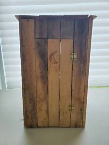 lot 6144 image: Wooden Outhouse