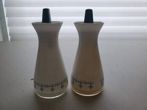 lot 6147 image: Corelle Salt & Pepper Shaker