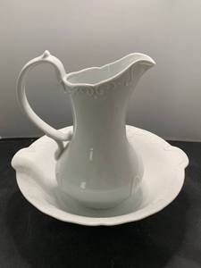 lot 7472 image: Antique Pitcher and Basin
