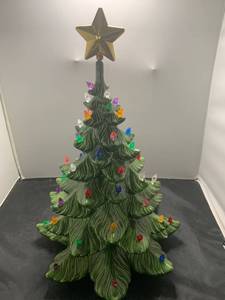 lot 7490 image: Atlantic Mold Ceramic Christmas Tree