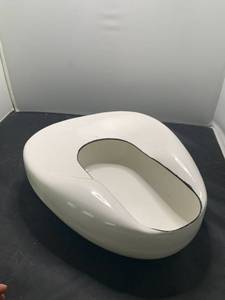 lot 7491 image: Vintage Jones Relax Bed Pan