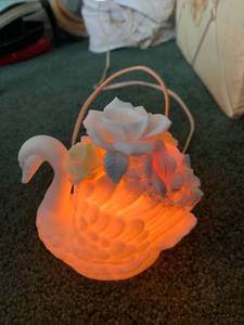 lot 7501 image: Vintage Floral Swan Night Light Tested and Working