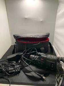 lot 7506 image: Canovision E61 8mm Camcorder With Cords