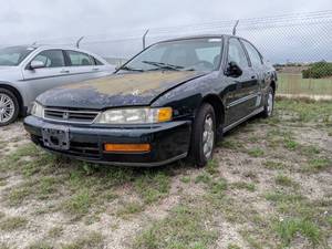 lot 1271 image: 1997 Honda Accord Sedan 4-Door - Vin 1HGCE6677VA011909