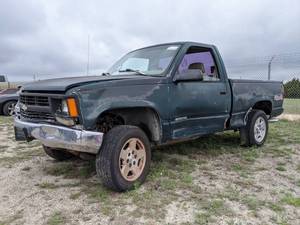 lot 1272 image: 1996 Chevy 1500 Truck - Does Not Run, Vin 1GCEK14W6TZ119854