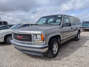 lot 130 image: 1999 GMC Suburban SL - Vin 3GKEC16R1XG535471