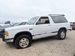 lot 1293 image: 1989 Chevy S10 Blazer- Vin 1GNCT18Z4K8123504