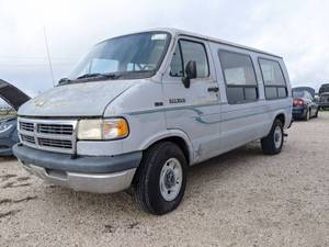 lot 1297 image: 1994 Dodge Ram Van B250 Star Quest - Vin 2B6HB21Y2RK543525