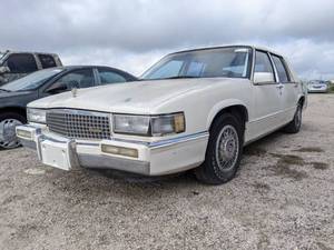 lot 1305 image: 1988 Cadillac DeVille V8 4.5L Automati-  Vin 1G6CD5150K4240477