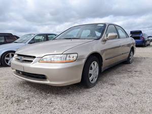 lot 1309 image: 19966 Honda Accord 4L Automatic - Vin 1HGCG5642YA044895