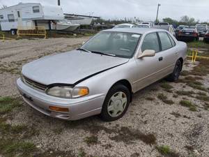 lot 1313 image: 1996 Toyota Camry Automatic V6 3 L - Vin 4T1BF12K8TU129036
