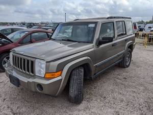 lot 1321 image: 2005 Jeep Commander 3.7L V6 - Vin IJ8HH48K16C211037