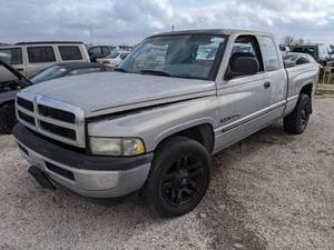 lot 1323 image: 2000 Dodge Ram 1500 V8 Magnum 5.2L - Vin 3B7HC13Y51M293667