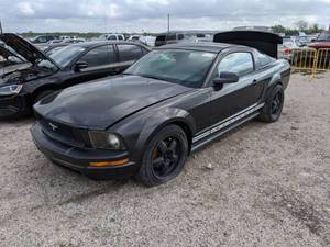 lot 1327 image: 2007 Ford Mustang Automatic 4.0L V6 - Vin 1ZVFT80N075303012