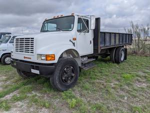 lot 1332 image: 1989 International 4600 4x2 7.3L Diesel 5 Speed Manual Runs  - Vin 1HTSAZPP2LH219824