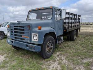 lot 1334 image: 1987 International S1600 7.3L V8 Diesel, Runs - Vin 1HTLAHEK0HHA19413