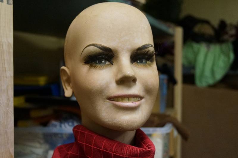lot 1147 image: Life size female mannequin