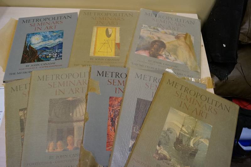 lot 1159 image: Nice collection of 8 Metropolitan Seminars in Art