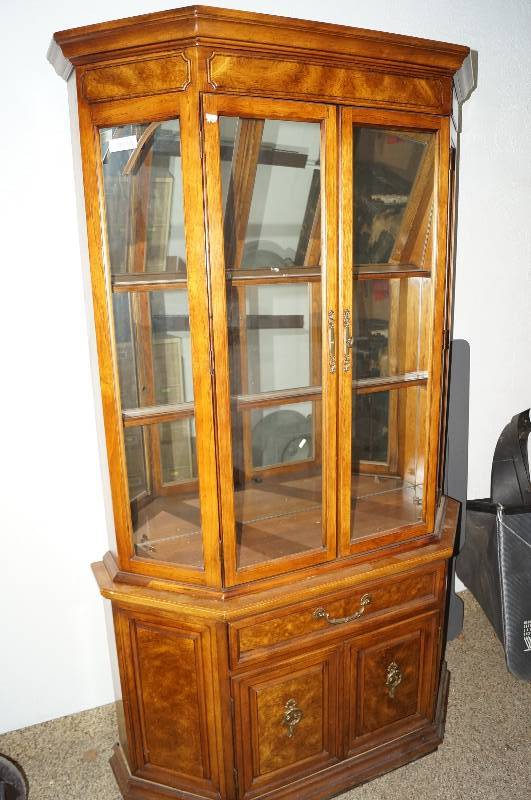 lot 5279 image: 2pc Bernhardt China Cabinet