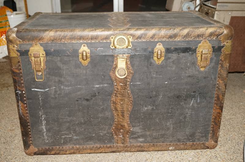 lot 5284 image: Very old steamer trunk