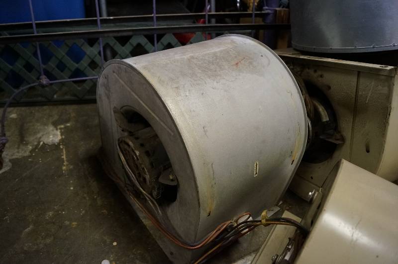lot 5290 image: Squirrel Cage Blower w multi speed motor