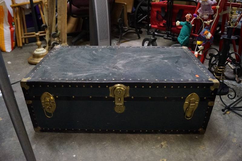 lot 5296 image: Old trunk