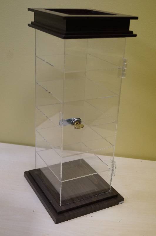 lot 5300 image: NEW locking display case