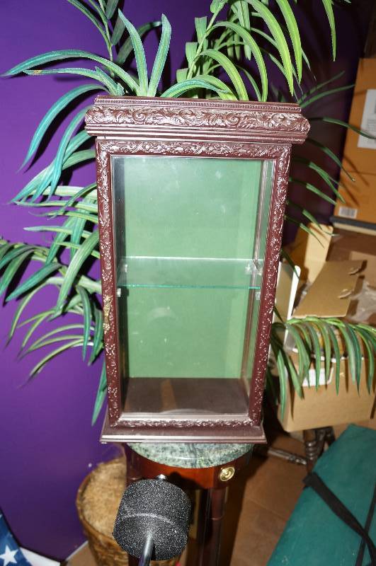 lot 5311 image: Display case