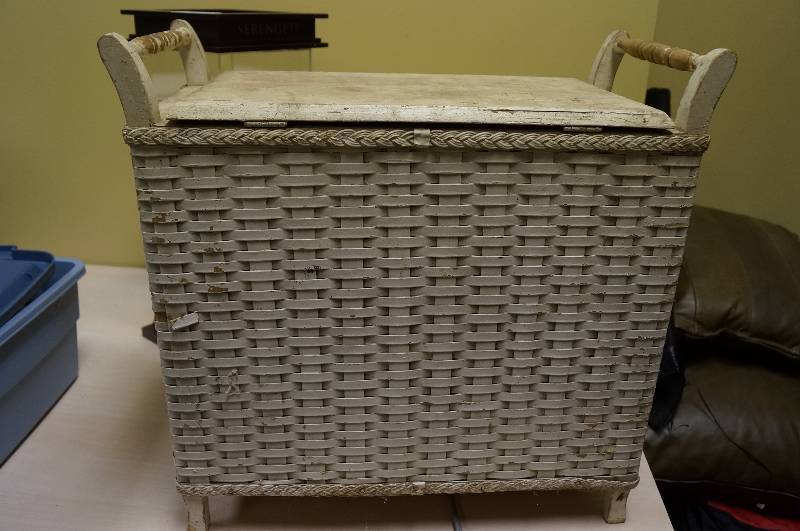 lot 5329 image: Old school vintage woven hamper