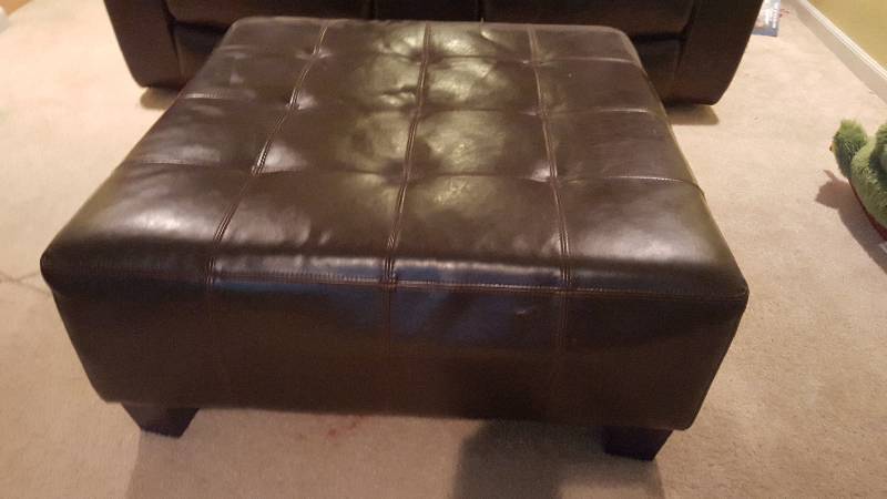 lot 1002 image: Brown leather ottoman  ...