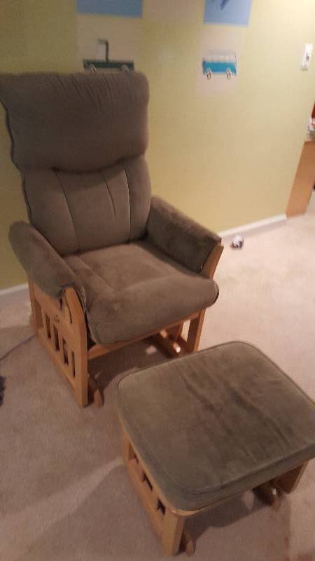 lot 1003 image: Detalier wood and fabric nursing gl...