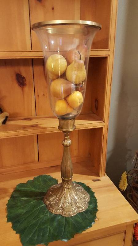 lot 1011 image: Display vase with fake pears