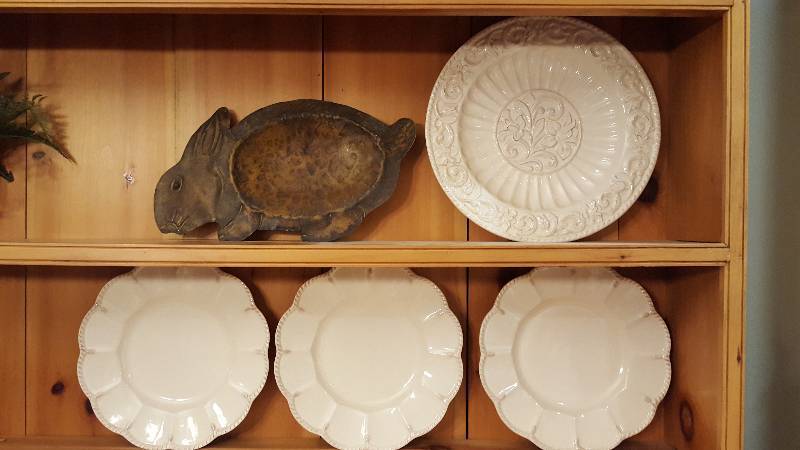 lot 1012 image: (4)  decorative plates and a bunny ...
