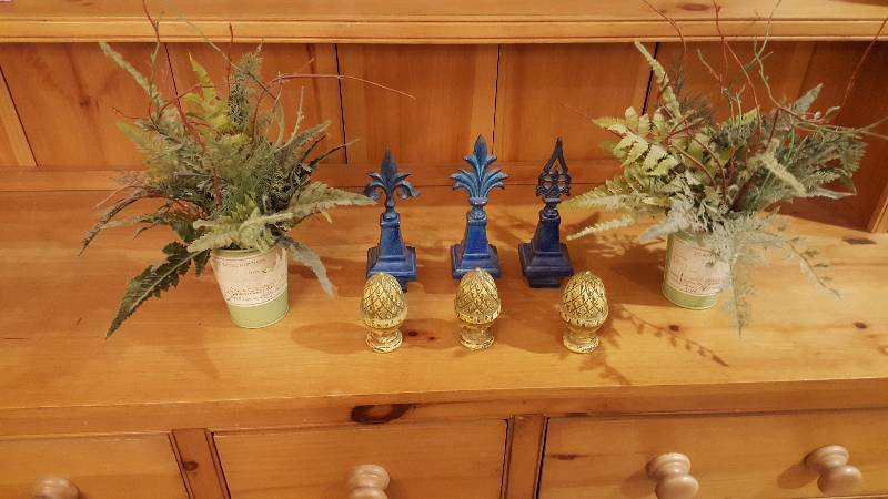 lot 1013 image: (3) acorn finials, (3) blue metal f...