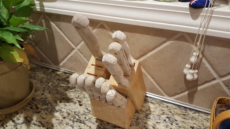 lot 1015 image: (10) piece Farberware knife set wit...