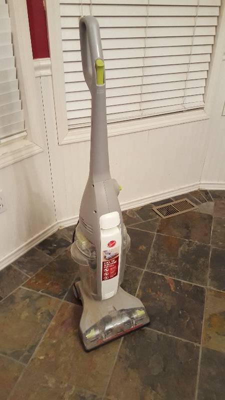 lot 1018 image: Hoover Floor Mate Deluxe floor clea...