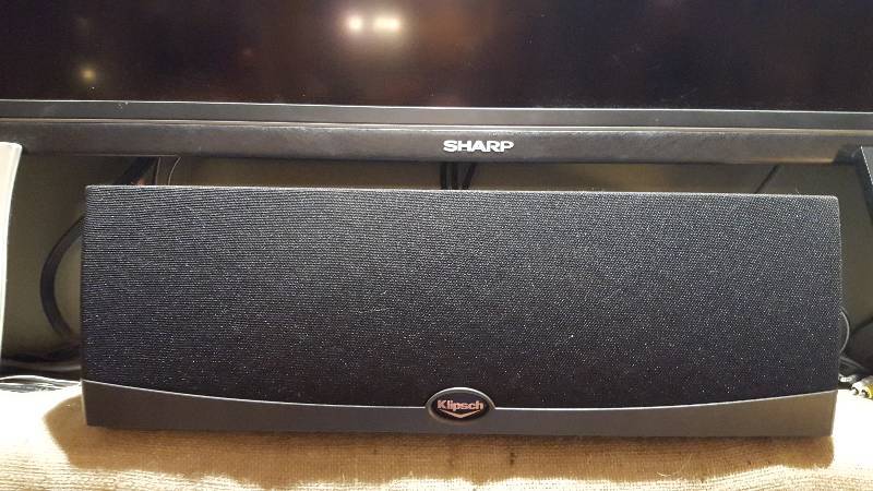 lot 1032 image: Klipsch RC25 center channel speaker...