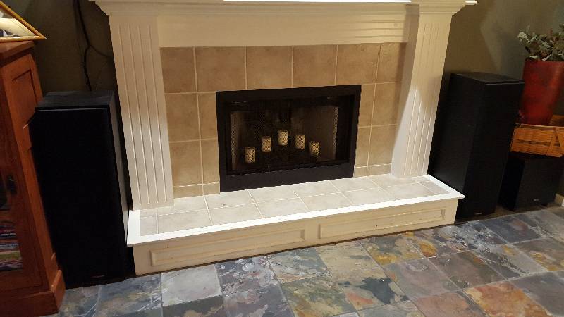 lot 1033 image: (2) Klipsch floor tower speakers
