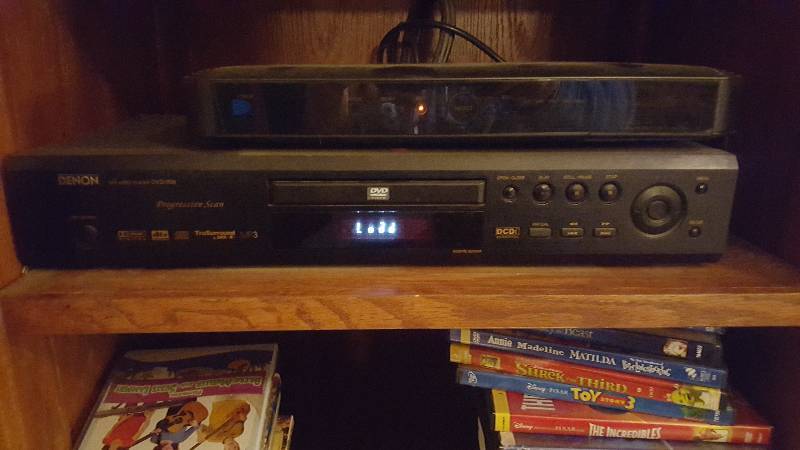 lot 1037 image: Denon DVD playerDVD-900...