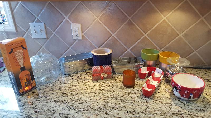 lot 1042 image: Lot of flower pots, candy dishes, o...